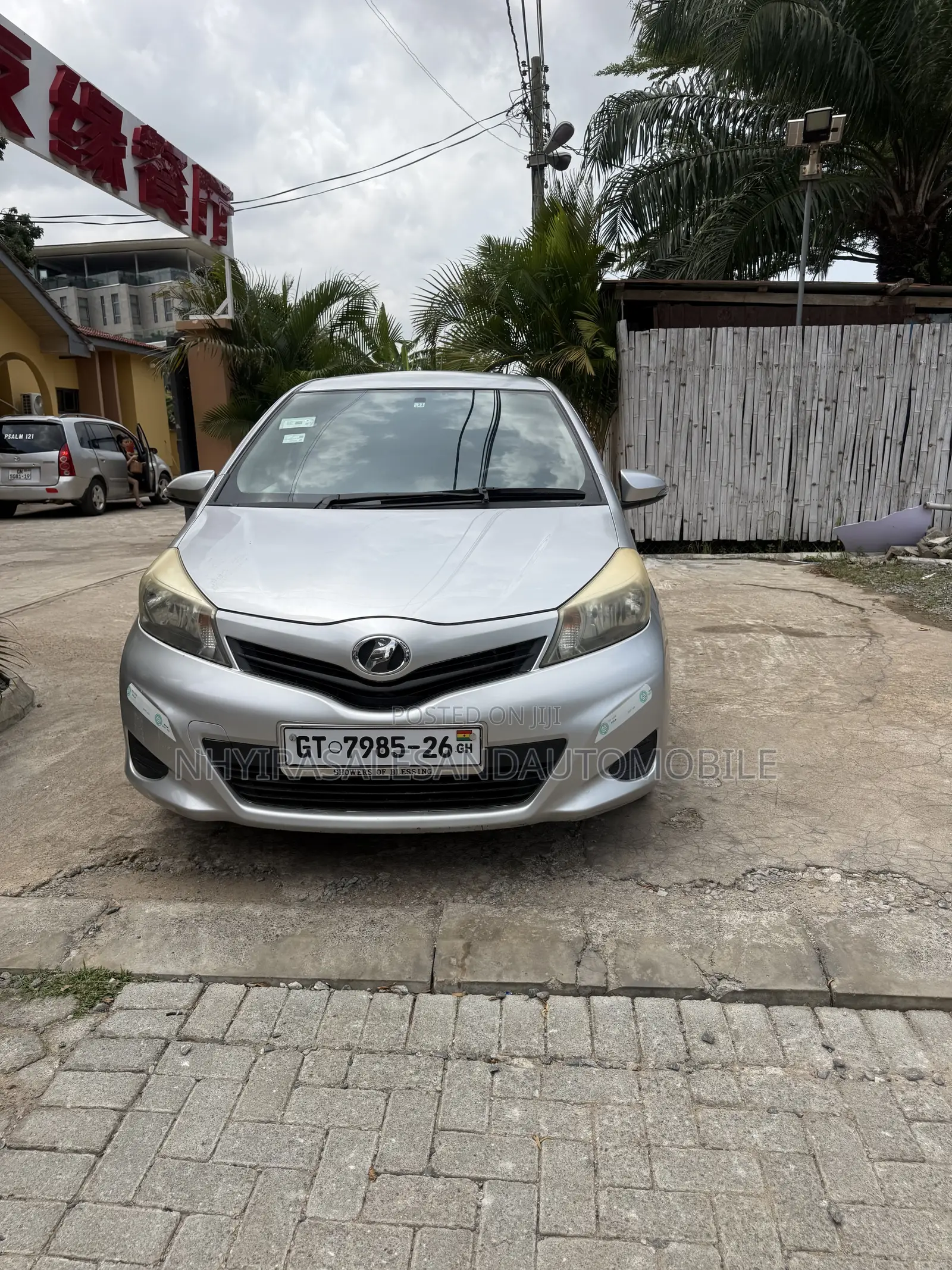Toyota Vitz 1.3 FWD 5dr 2013 Silver