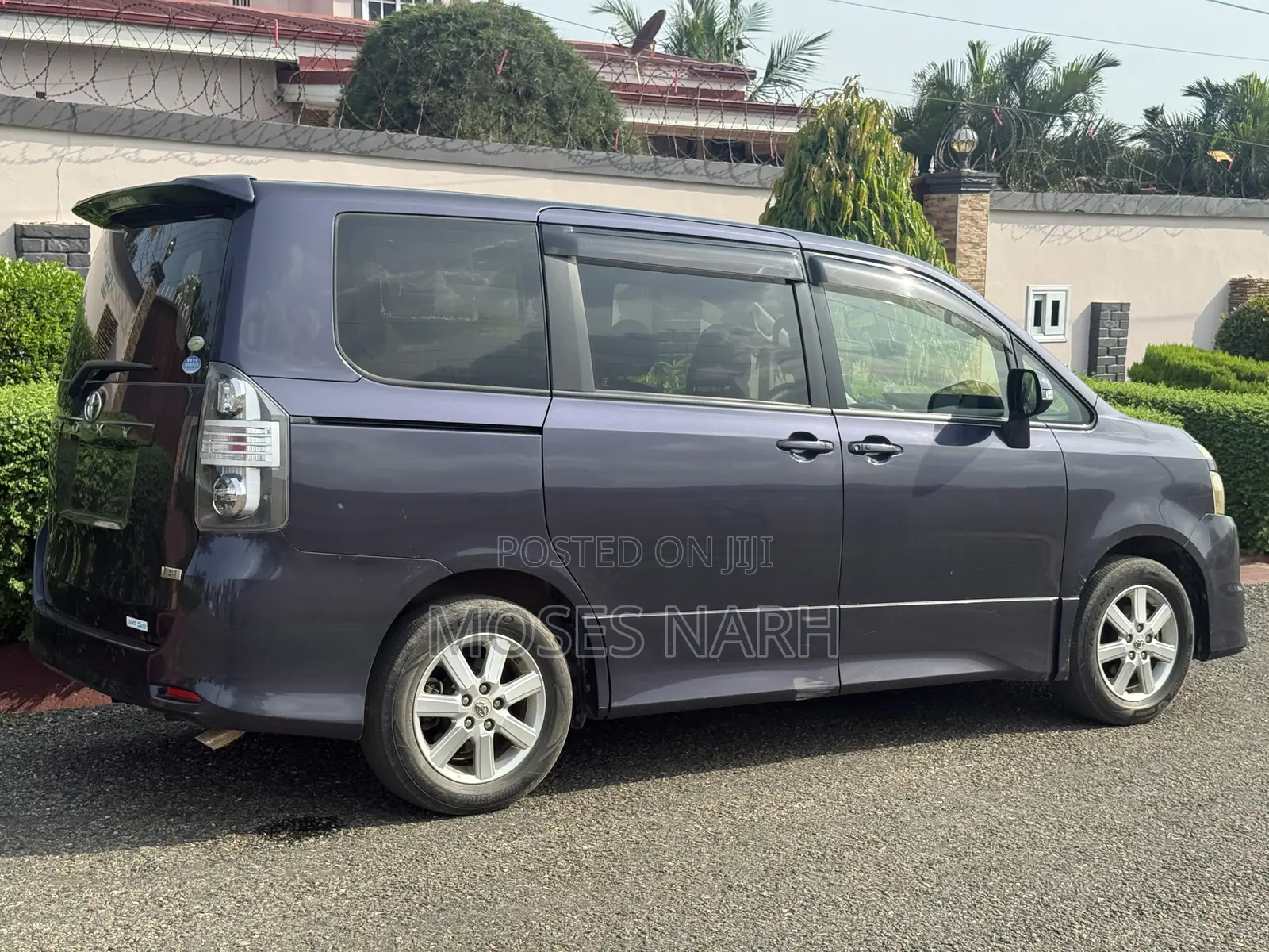 Toyota Voxy 2010 Gray