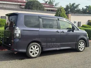 Toyota Voxy 2010 Gray