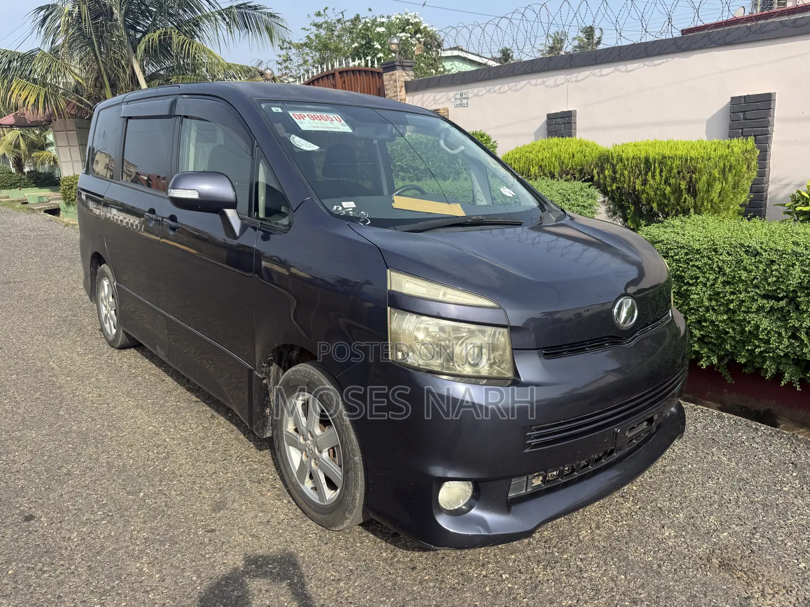 Toyota Voxy 2010 Gray