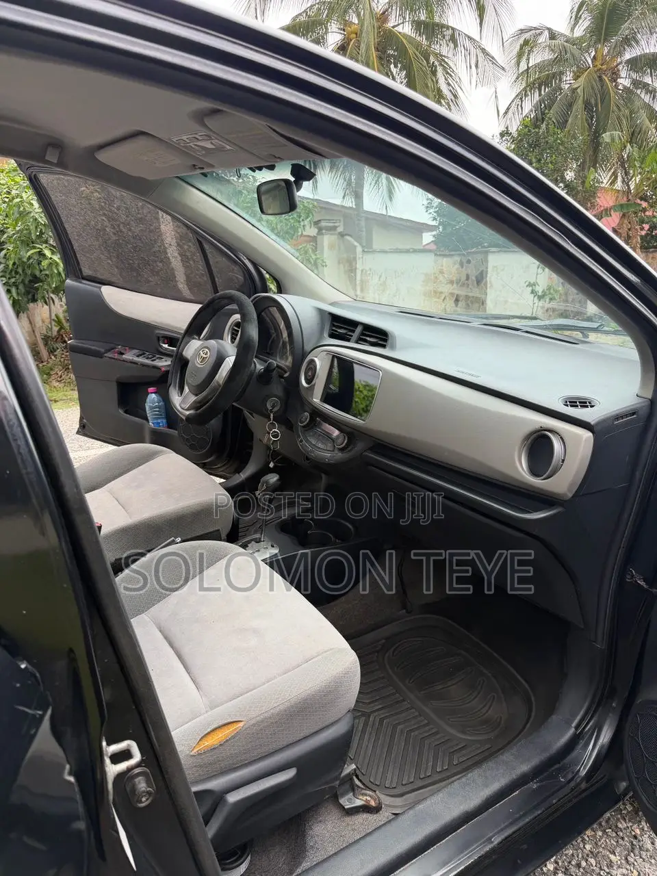 Toyota Vitz 1.5 FWD 5dr 2012 Black