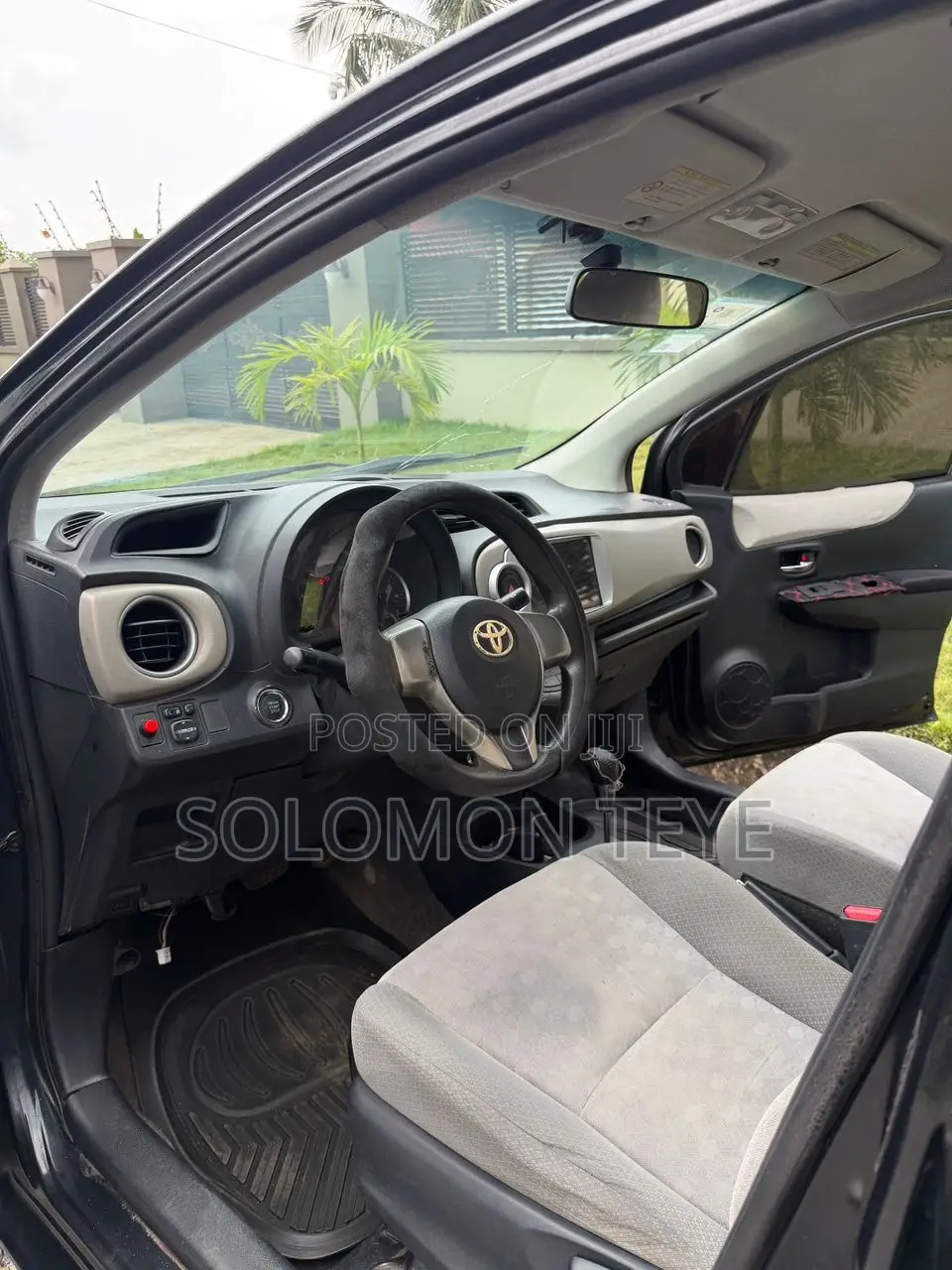 Toyota Vitz 1.5 FWD 5dr 2012 Black
