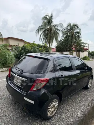 Toyota Vitz 1.5 FWD 5dr 2012 Black