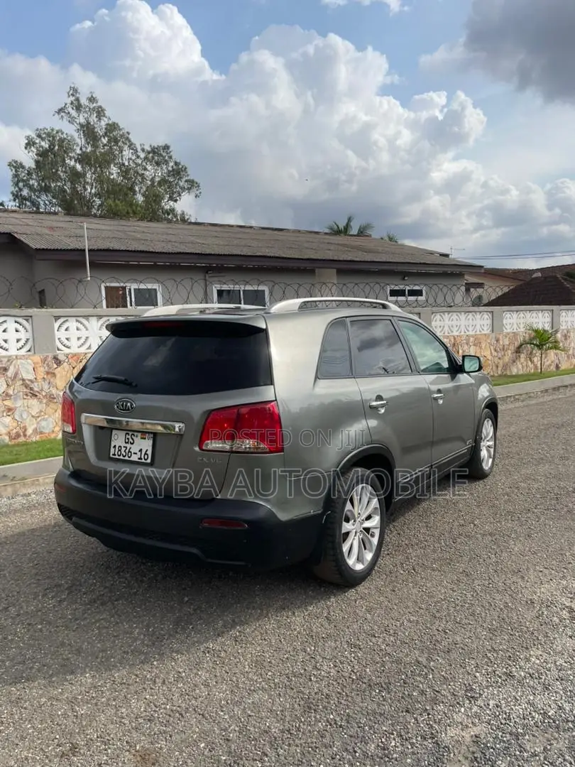 Kia Sorento 2011 Gold