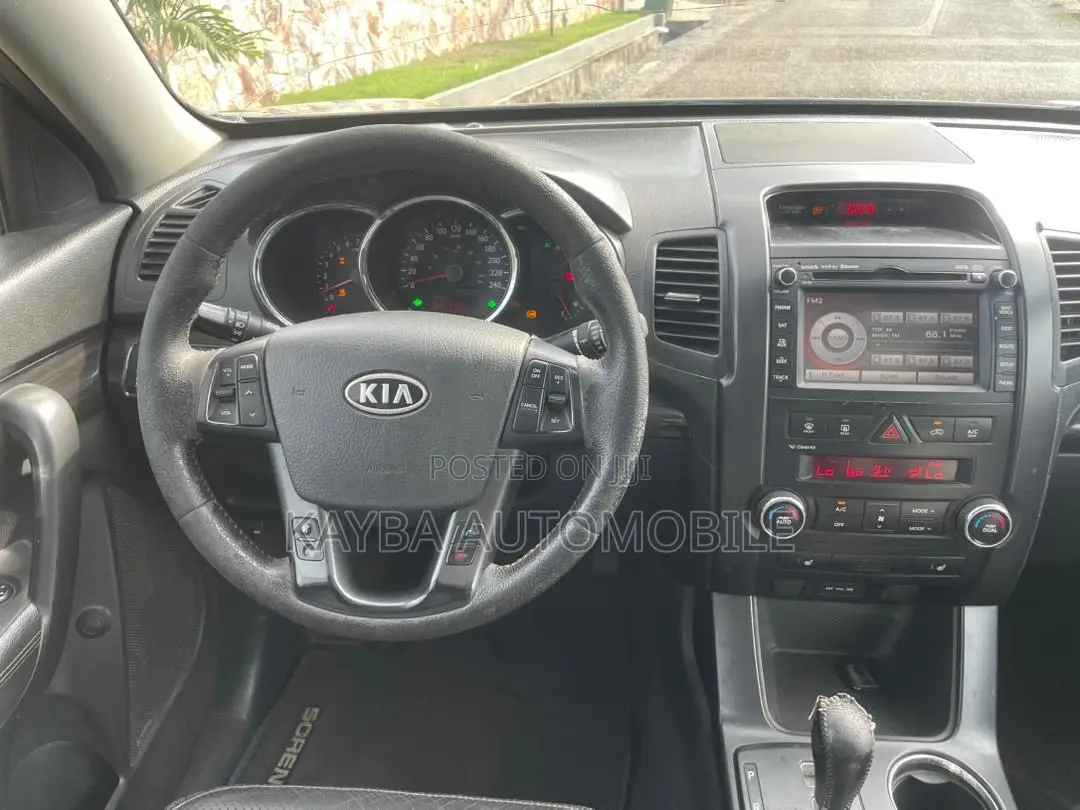 Kia Sorento 2011 Gold