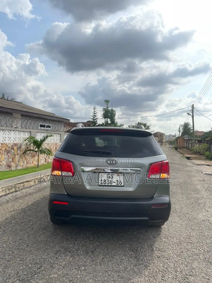 Kia Sorento 2011 Gold