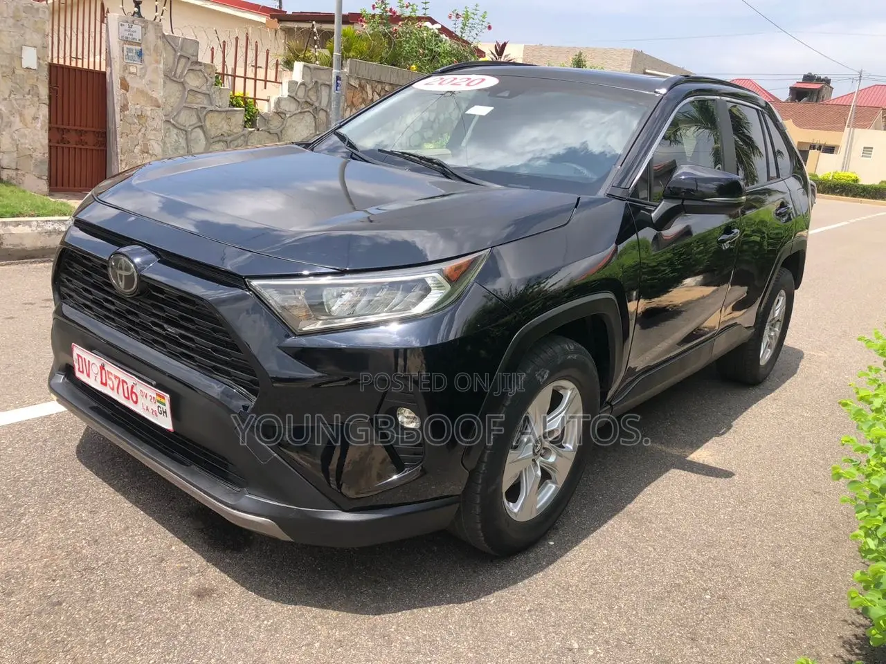 Toyota RAV4 XLE FWD 2020 Black