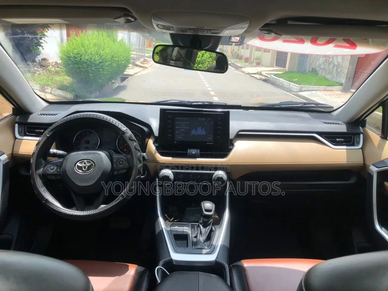 Toyota RAV4 XLE FWD 2020 Black