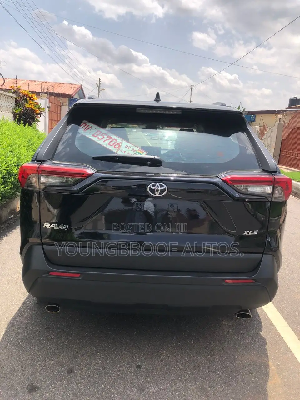 Toyota RAV4 XLE FWD 2020 Black