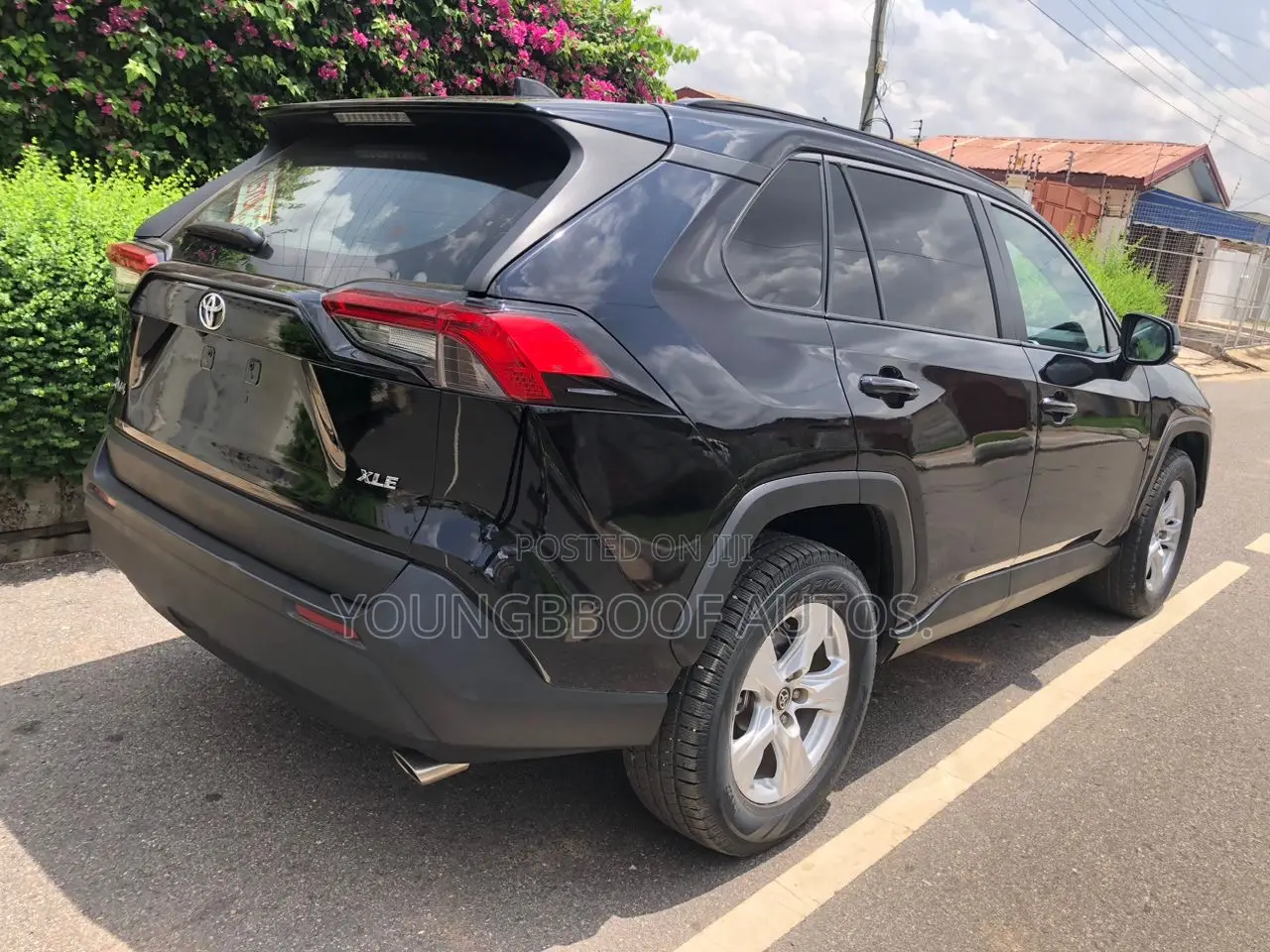 Toyota RAV4 XLE FWD 2020 Black