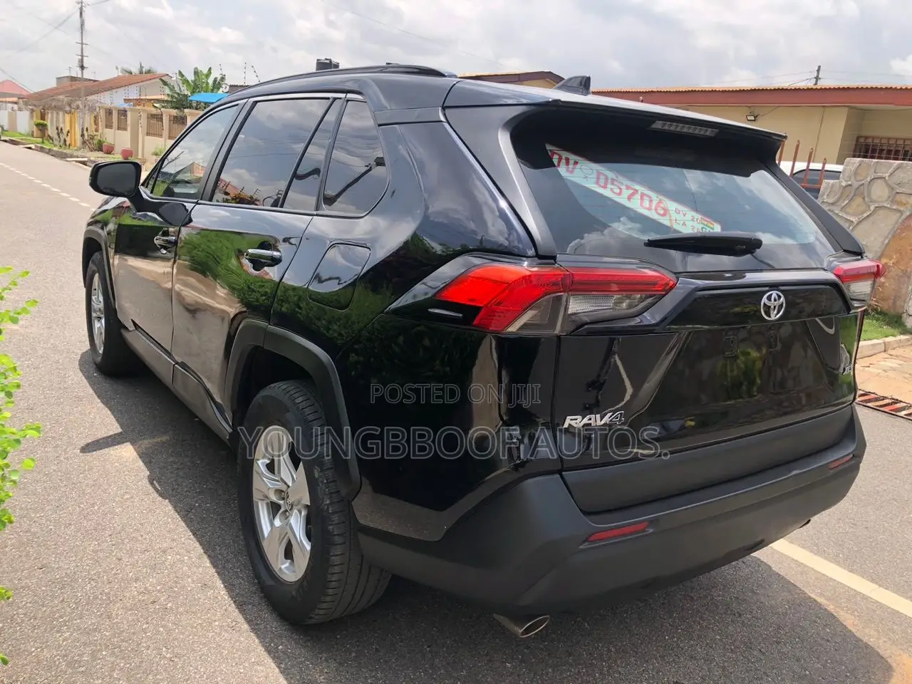 Toyota RAV4 XLE FWD 2020 Black