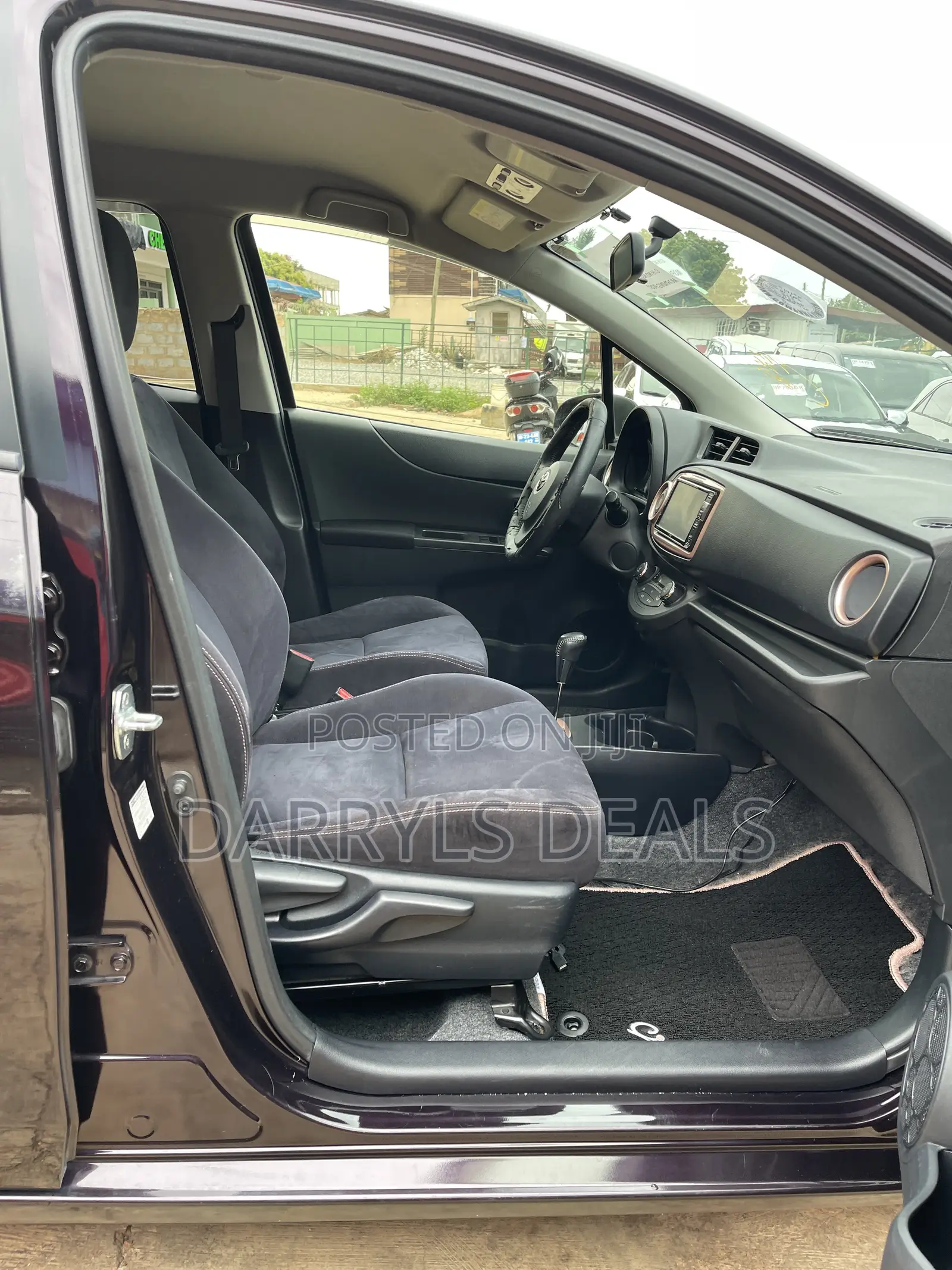 Toyota Vitz 1.3 AWD 3dr 2013 Black