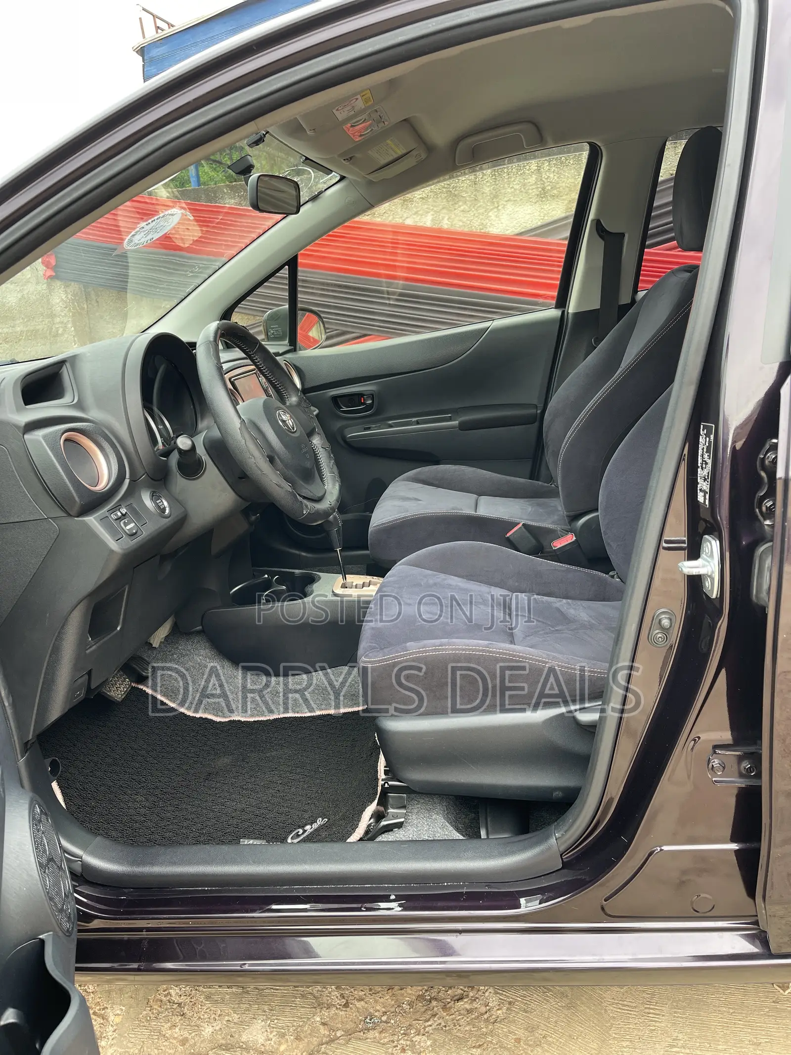 Toyota Vitz 1.3 AWD 3dr 2013 Black