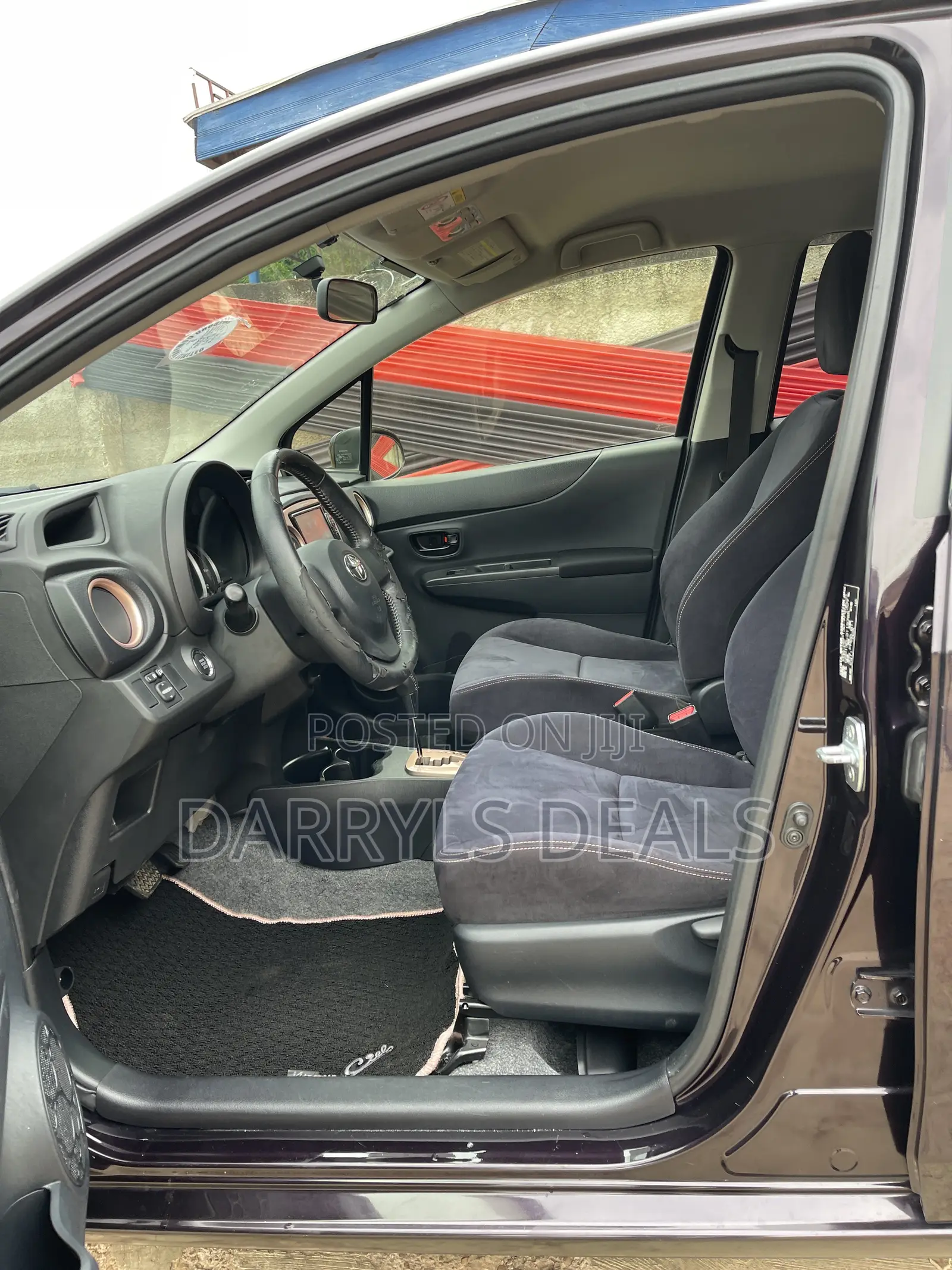 Toyota Vitz 1.3 AWD 3dr 2013 Black