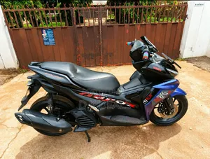 Yamaha 2025 Black