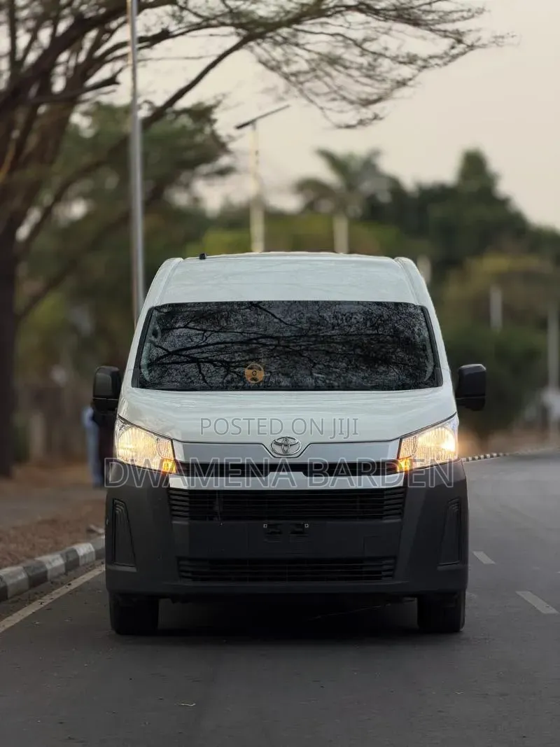 Toyota HiAce 2023 White