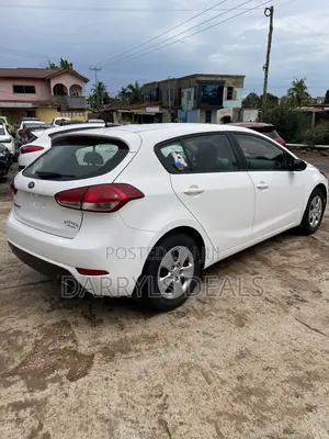Kia Forte SX Hatchback 2017 White