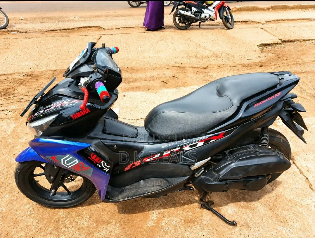 Yamaha 2025 Black