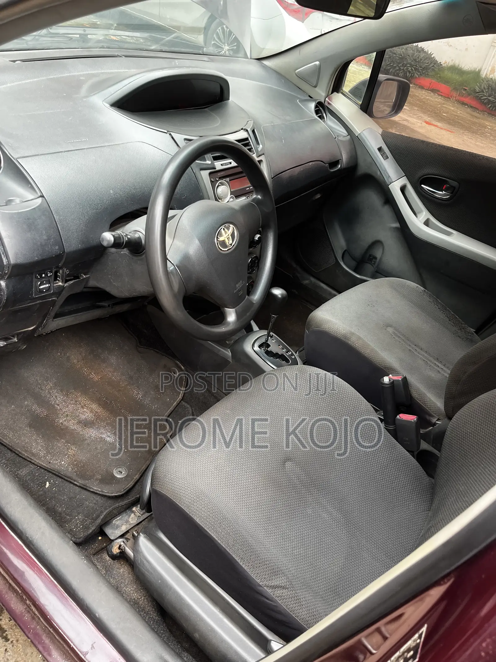 Toyota Vitz 2010 Black