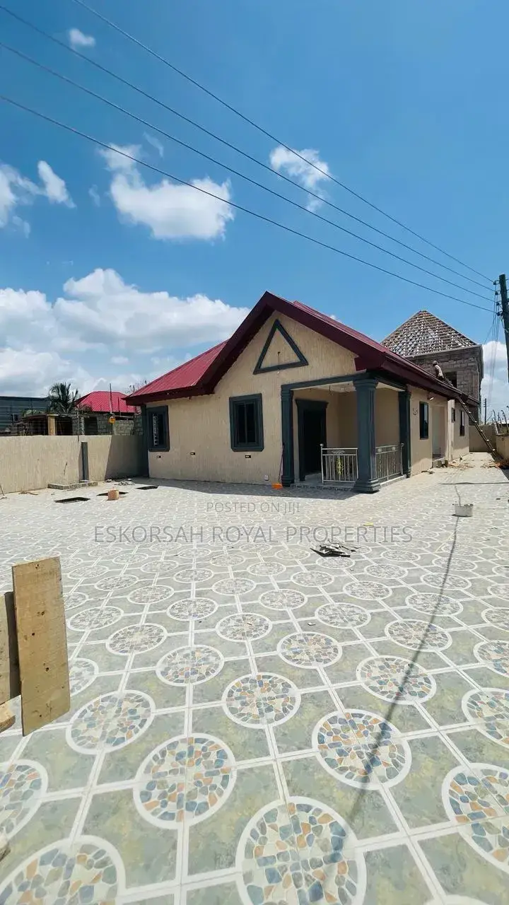 3bdrm House in Ablekuma, Fan Milk for sale