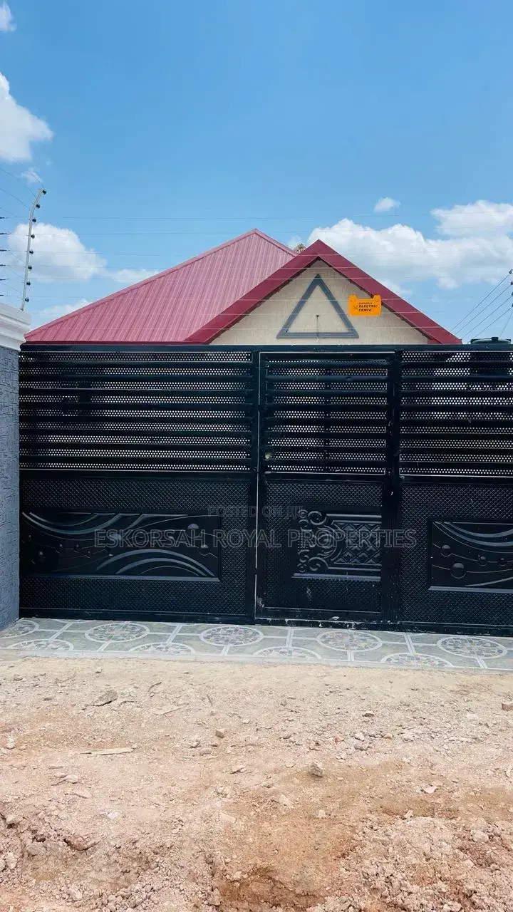 3bdrm House in Ablekuma, Fan Milk for sale