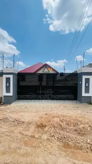 3bdrm House in Ablekuma, Fan Milk for sale