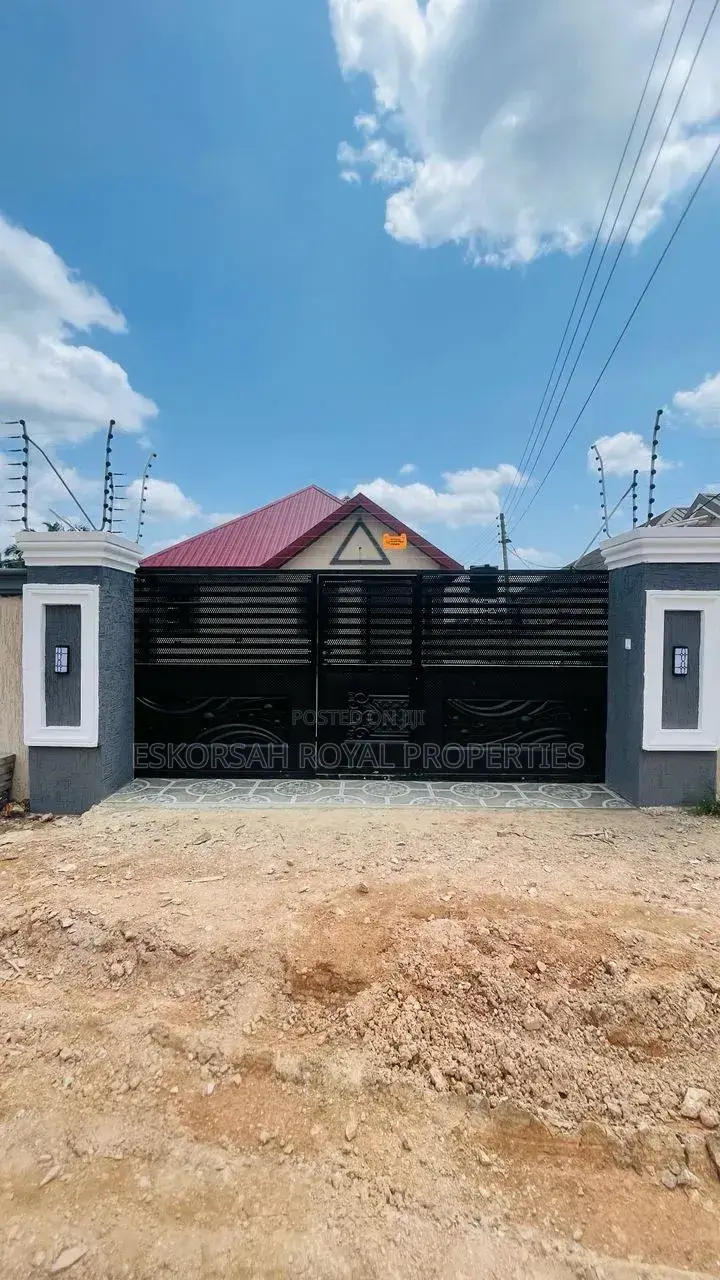 3bdrm House in Ablekuma, Fan Milk for sale