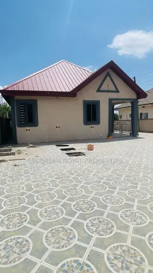 3bdrm House in Ablekuma, Fan Milk for sale