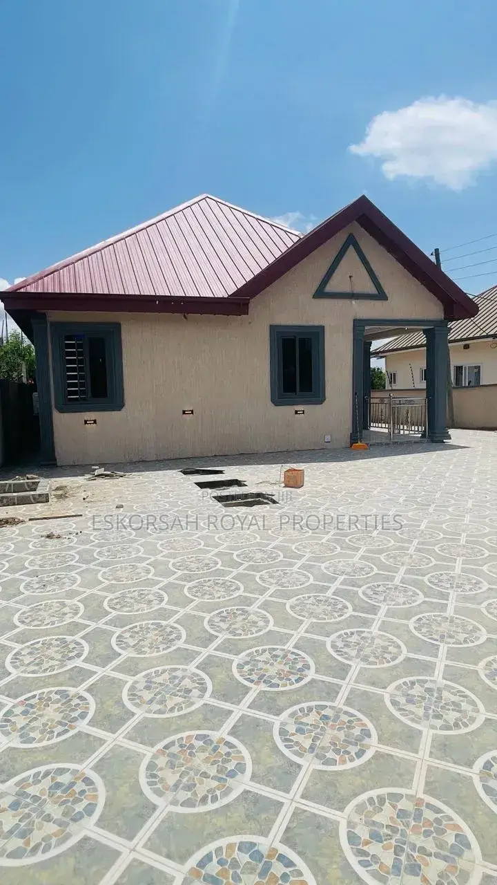 3bdrm House in Ablekuma, Fan Milk for sale