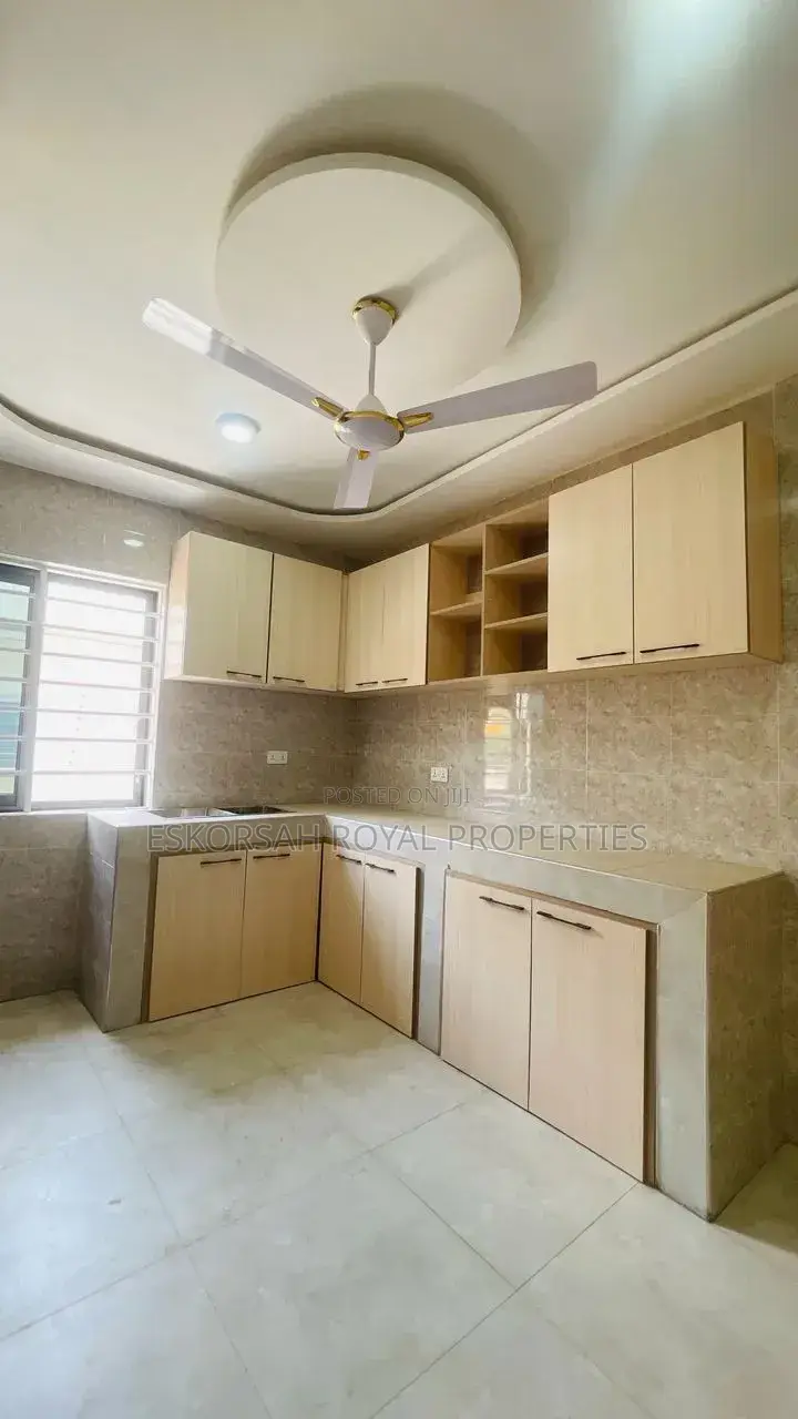3bdrm House in Ablekuma, Fan Milk for sale