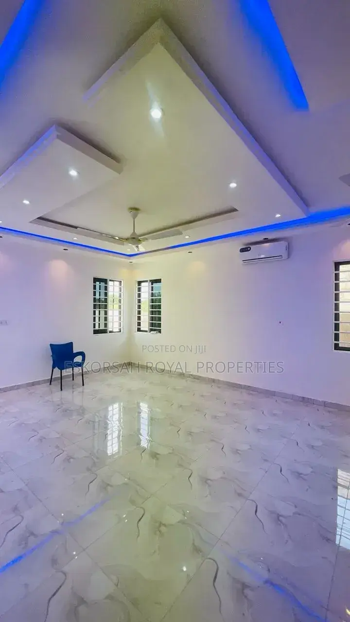 3bdrm House in Ablekuma, Fan Milk for sale