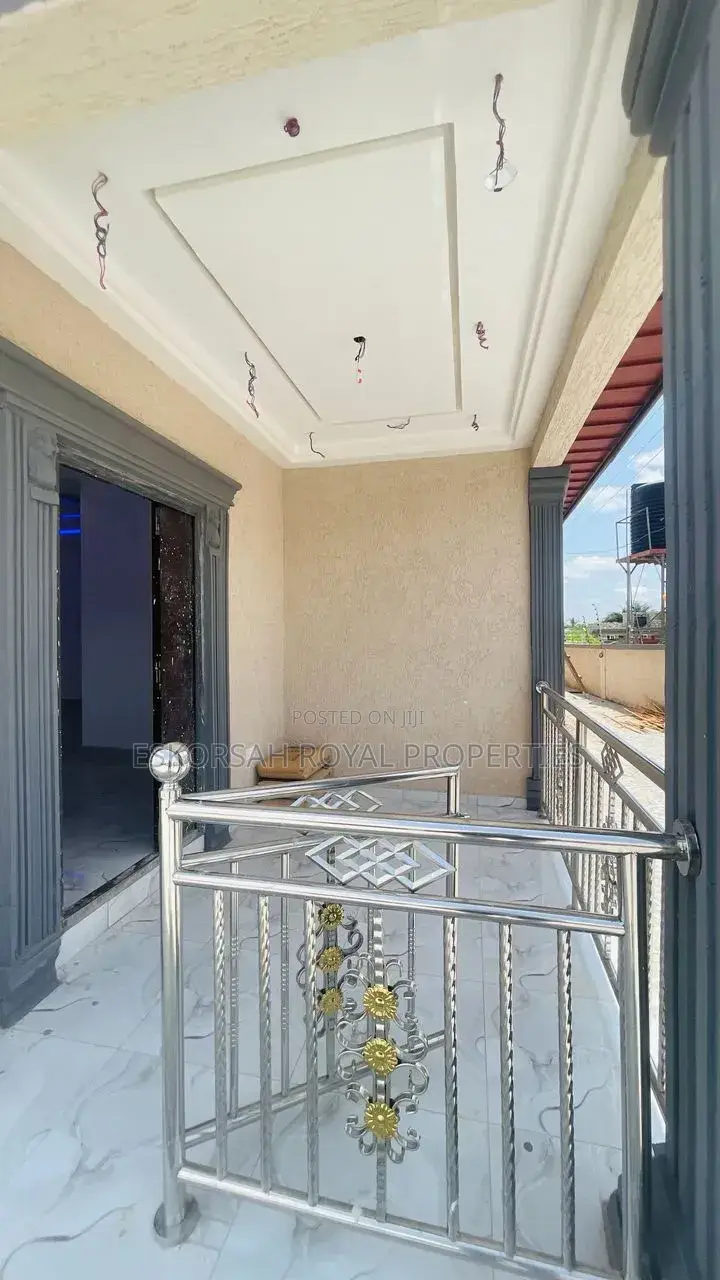 3bdrm House in Ablekuma, Fan Milk for sale