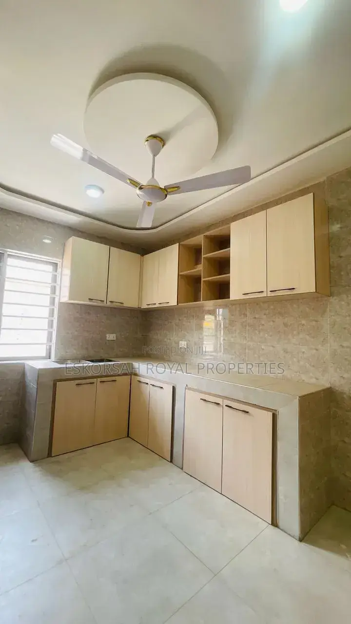 3bdrm House in Ablekuma, Fan Milk for sale