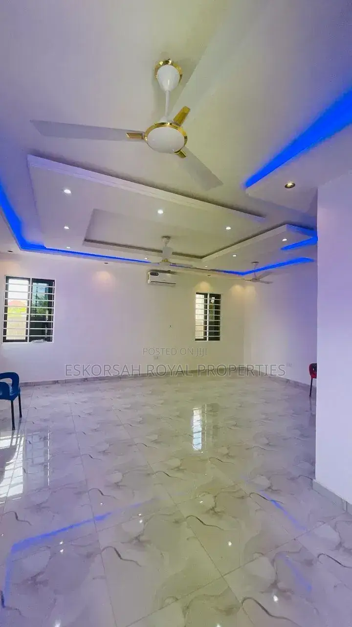 3bdrm House in Ablekuma, Fan Milk for sale