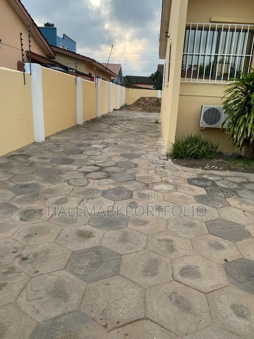 3bdrm House in Spintex Hydraform for sale