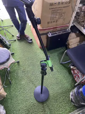 Round Base Microphone Stand