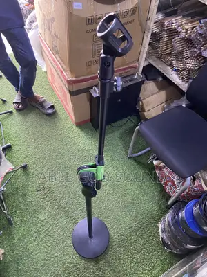 Round Base Microphone Stand