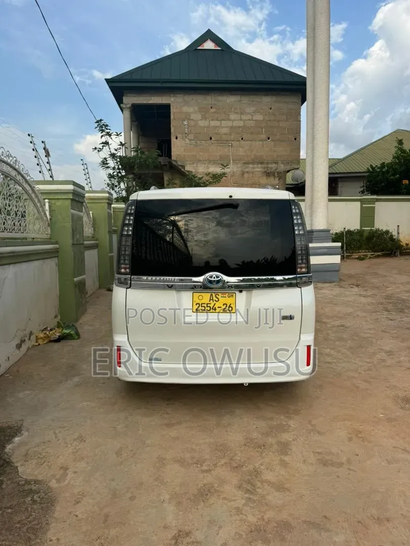 Toyota Voxy SV Premium 2014 White