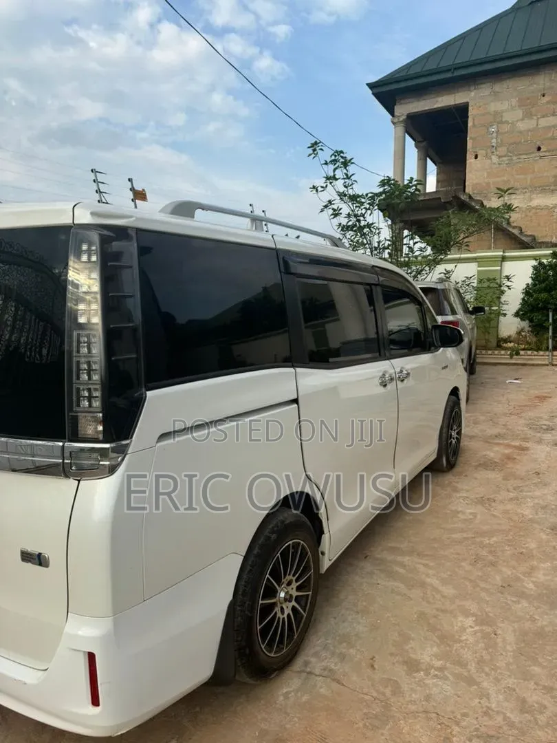 Toyota Voxy SV Premium 2014 White