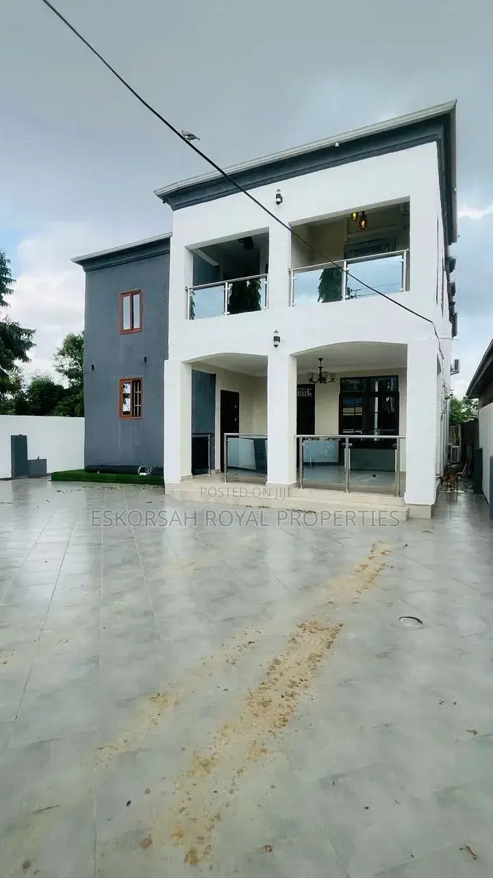 Furnished 6bdrm House in Ablekuma Ga Odumase, Galilea for sale