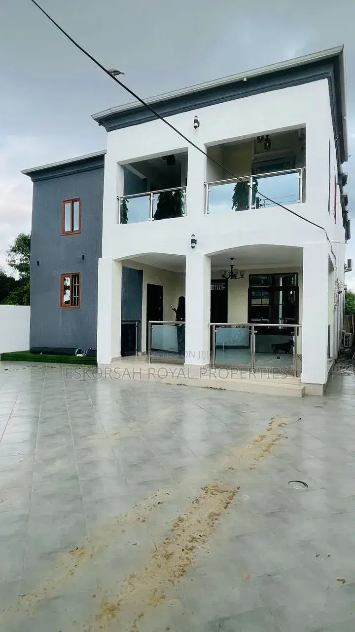 Furnished 6bdrm House in Ablekuma Ga Odumase, Galilea for sale
