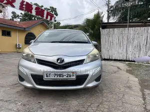 Toyota Vitz 2013 Silver