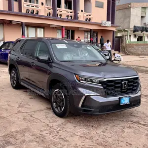 Honda Pilot EX-L 8 Passenger AWD 2023 Gray
