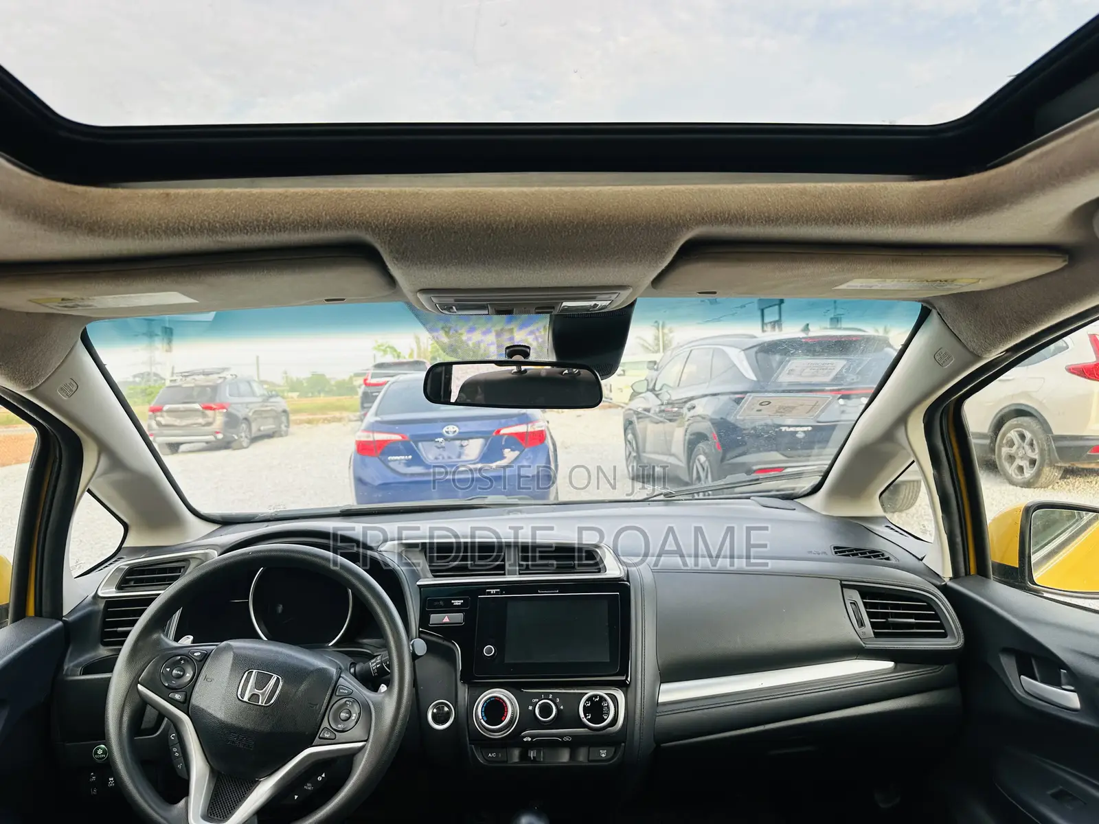 Honda Fit 2018 Yellow