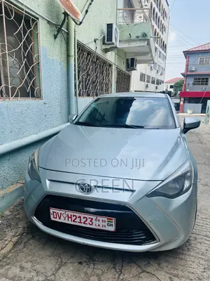 Toyota Yaris 2017 Silver