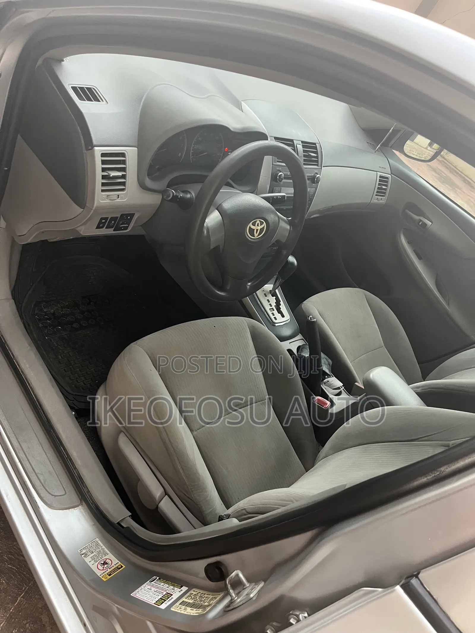 Toyota Corolla LE 4dr Sedan (1.8L 4cyl 4A) 2010 Silver