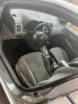 Toyota Corolla LE 4dr Sedan (1.8L 4cyl 4A) 2010 Silver