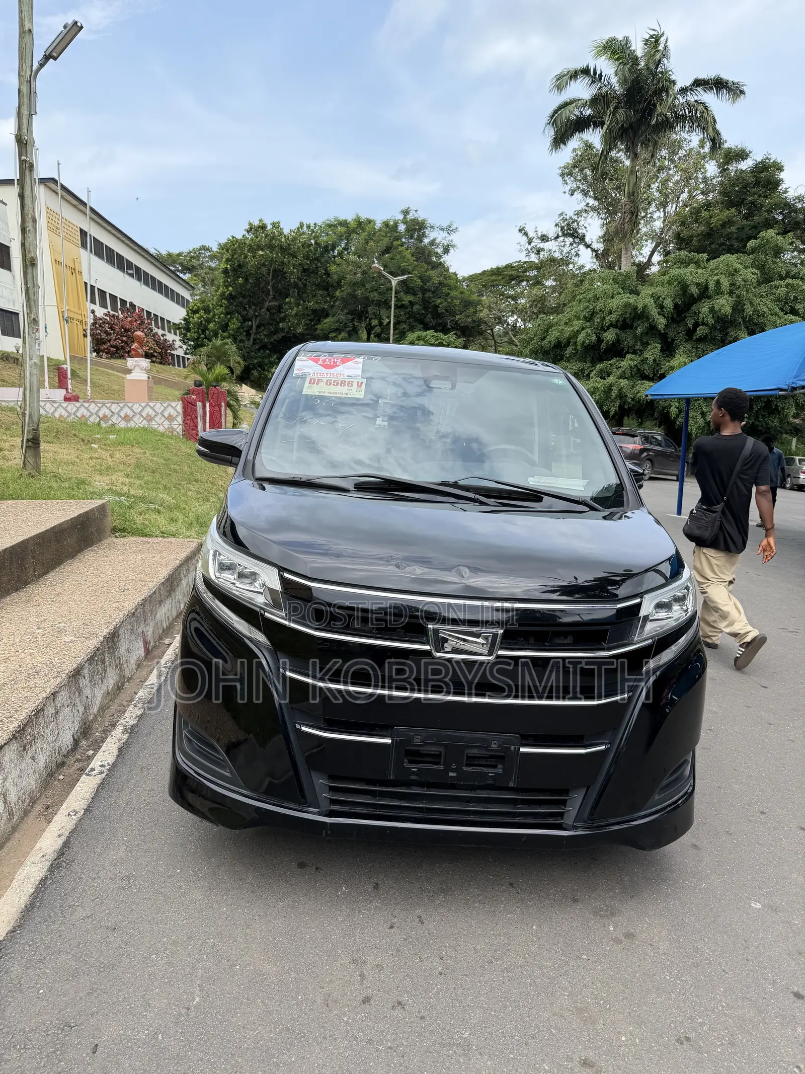 Toyota Noah 2.0 AWD (8 Seater) 2017 Black