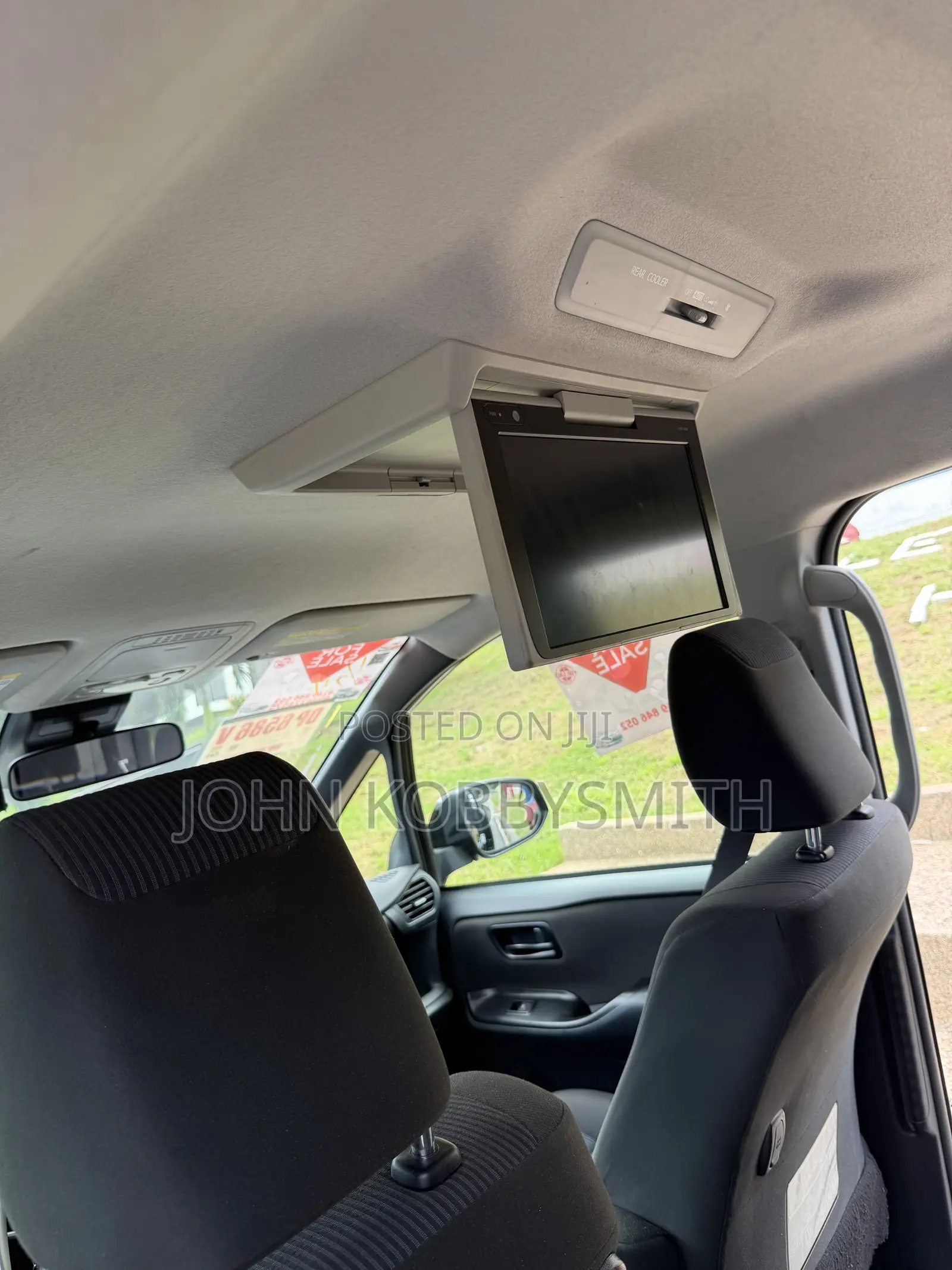 Toyota Noah 2.0 AWD (8 Seater) 2017 Black