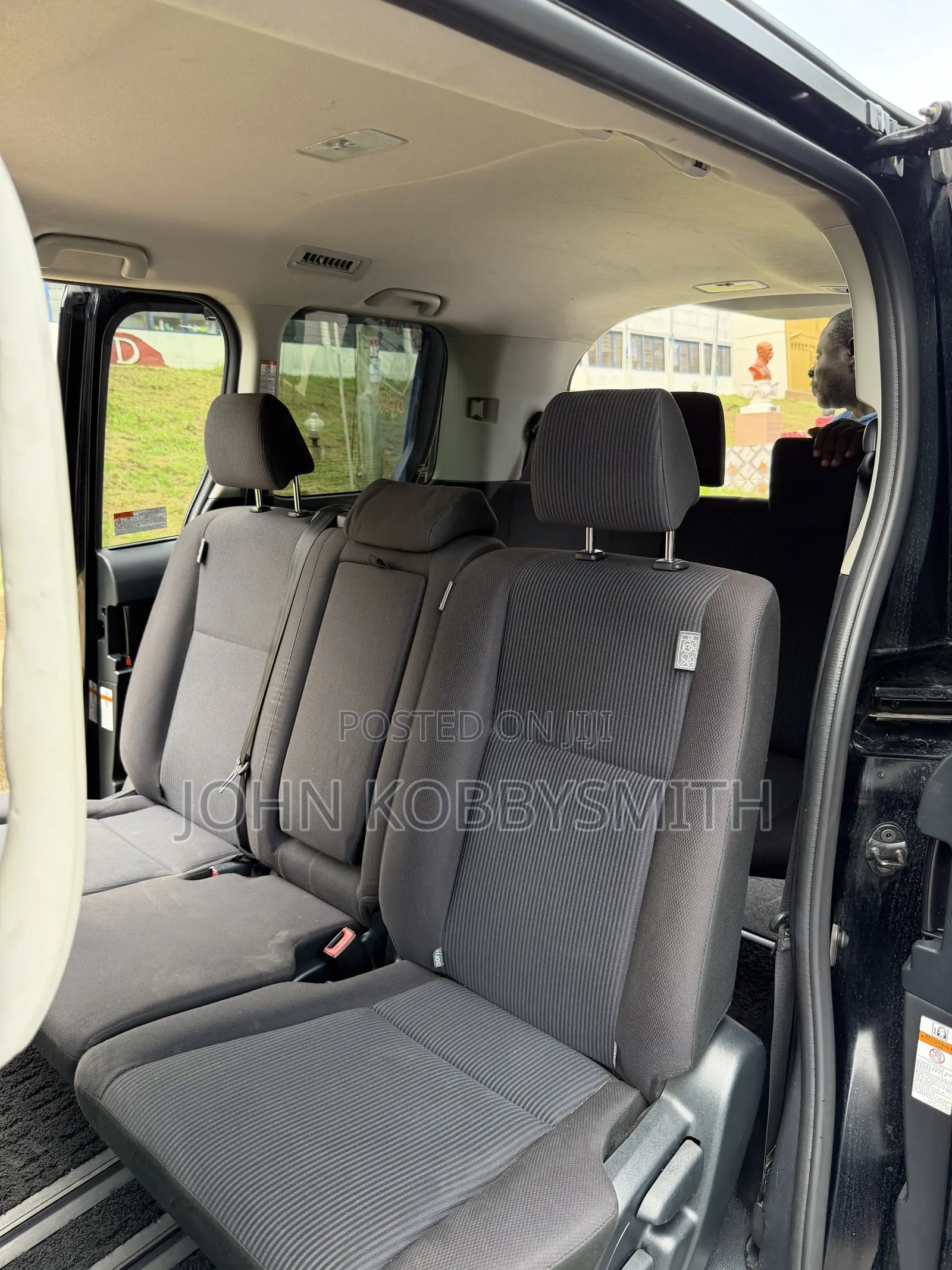 Toyota Noah 2.0 AWD (8 Seater) 2017 Black